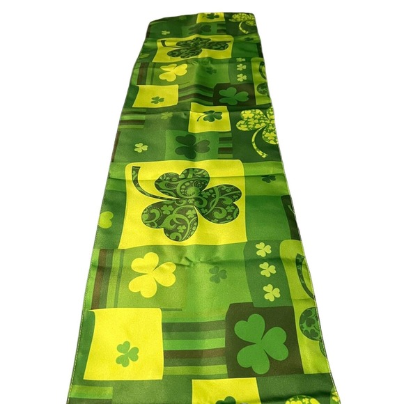 St.Patrick'S Day Table Runner 91 X 12 1/2 Inches Green & Lime Green Shamrocks - Picture 2 of 7